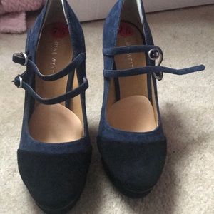 Nine West velvet pumps!